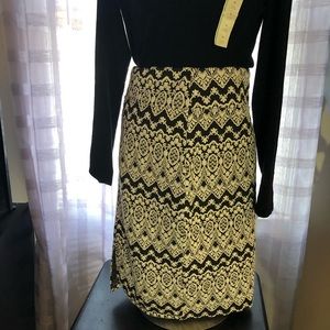 Expresso skirt size small bulk/ white pattern